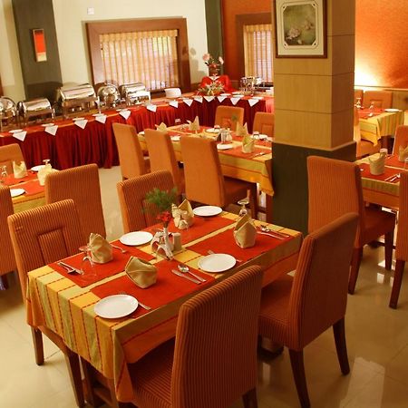 Hotel Royal Riviera Kumarakom Esterno foto