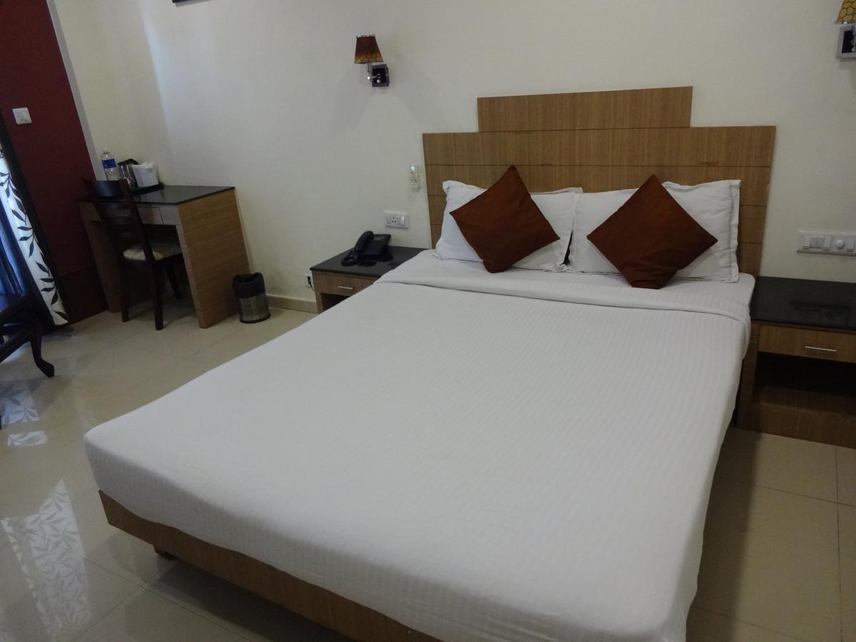 Hotel Royal Riviera Kumarakom Esterno foto