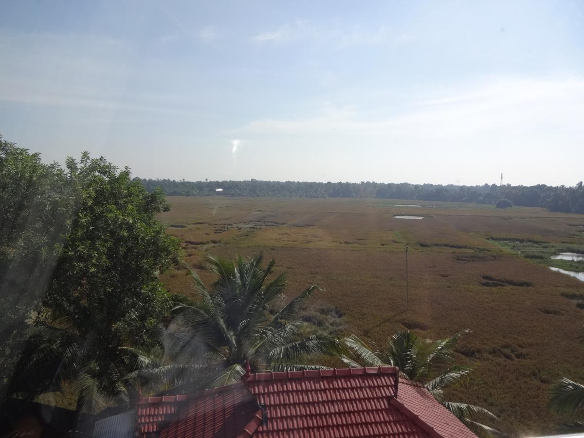 Hotel Royal Riviera Kumarakom Esterno foto
