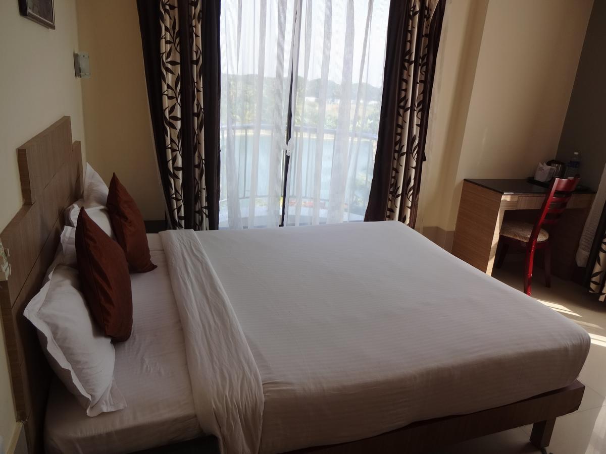 Hotel Royal Riviera Kumarakom Esterno foto
