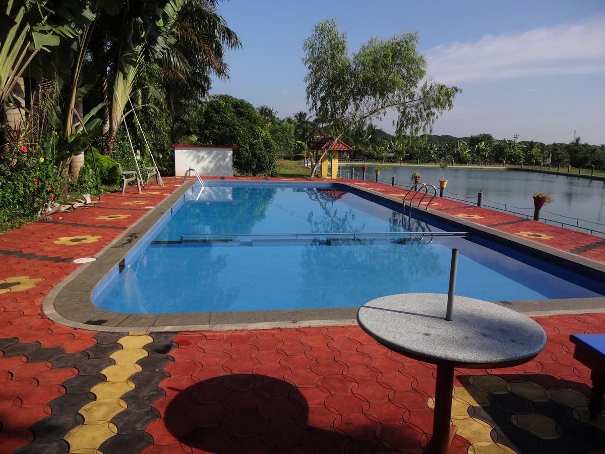 Hotel Royal Riviera Kumarakom Esterno foto