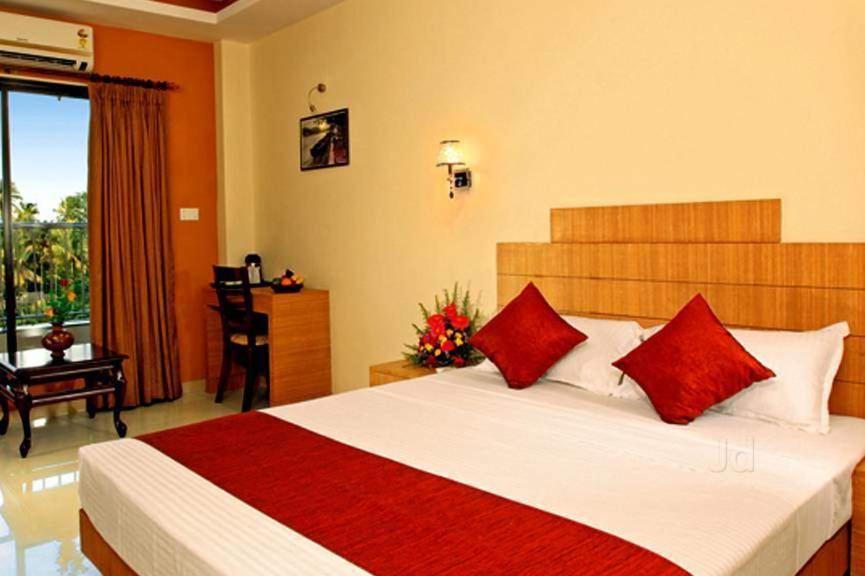 Hotel Royal Riviera Kumarakom Esterno foto