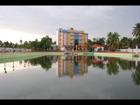 Hotel Royal Riviera Kumarakom Esterno foto
