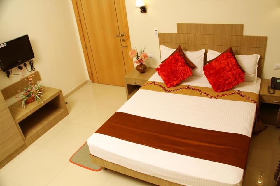 Hotel Royal Riviera Kumarakom Esterno foto